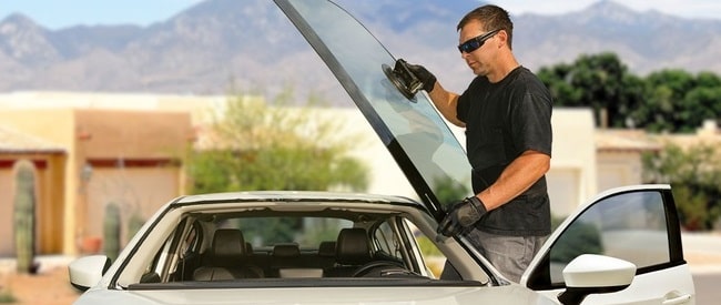 Technician on Arizona street replacing windshield